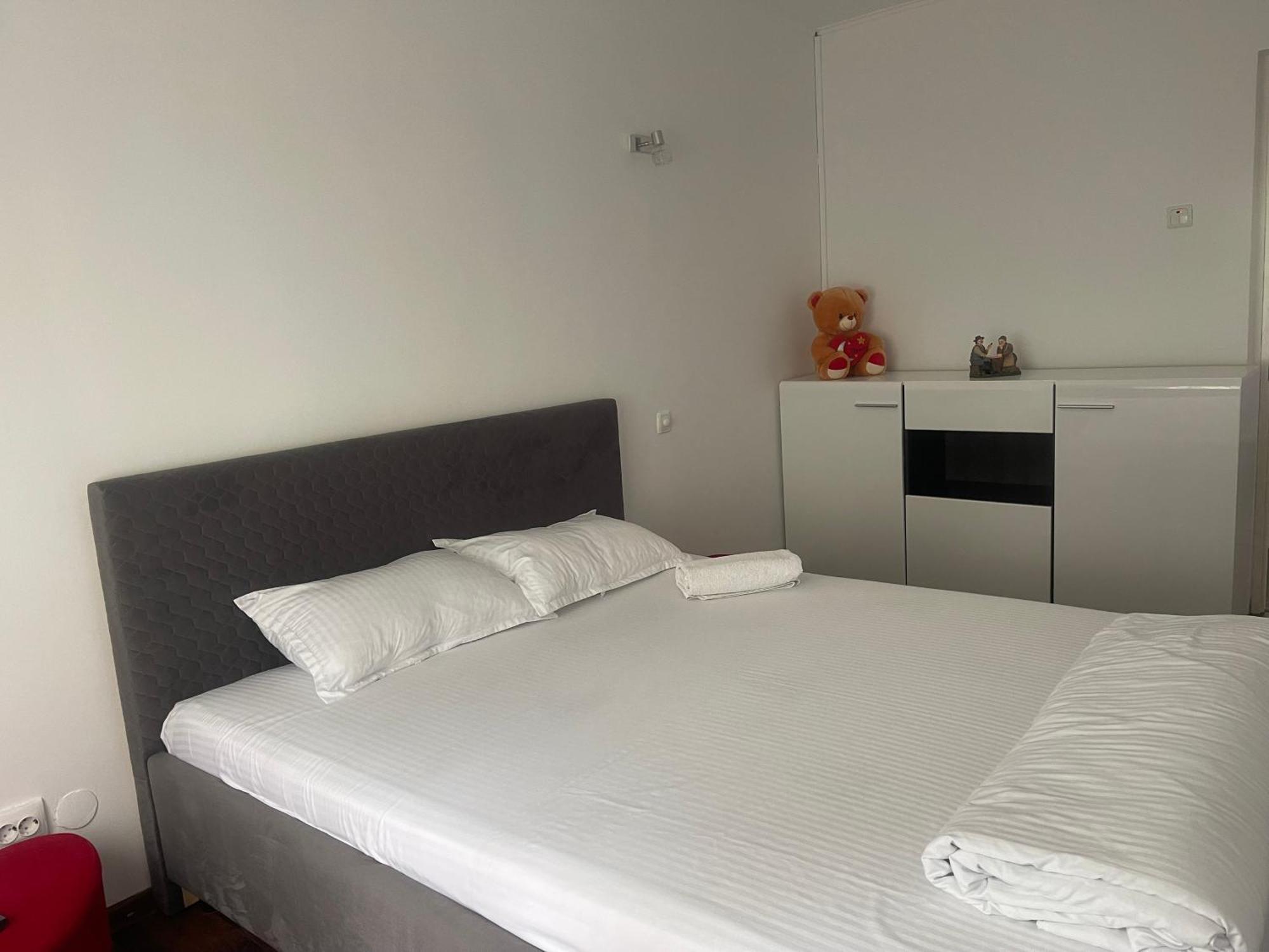 Carlitos Apt Râmnicu Vâlcea Esterno foto