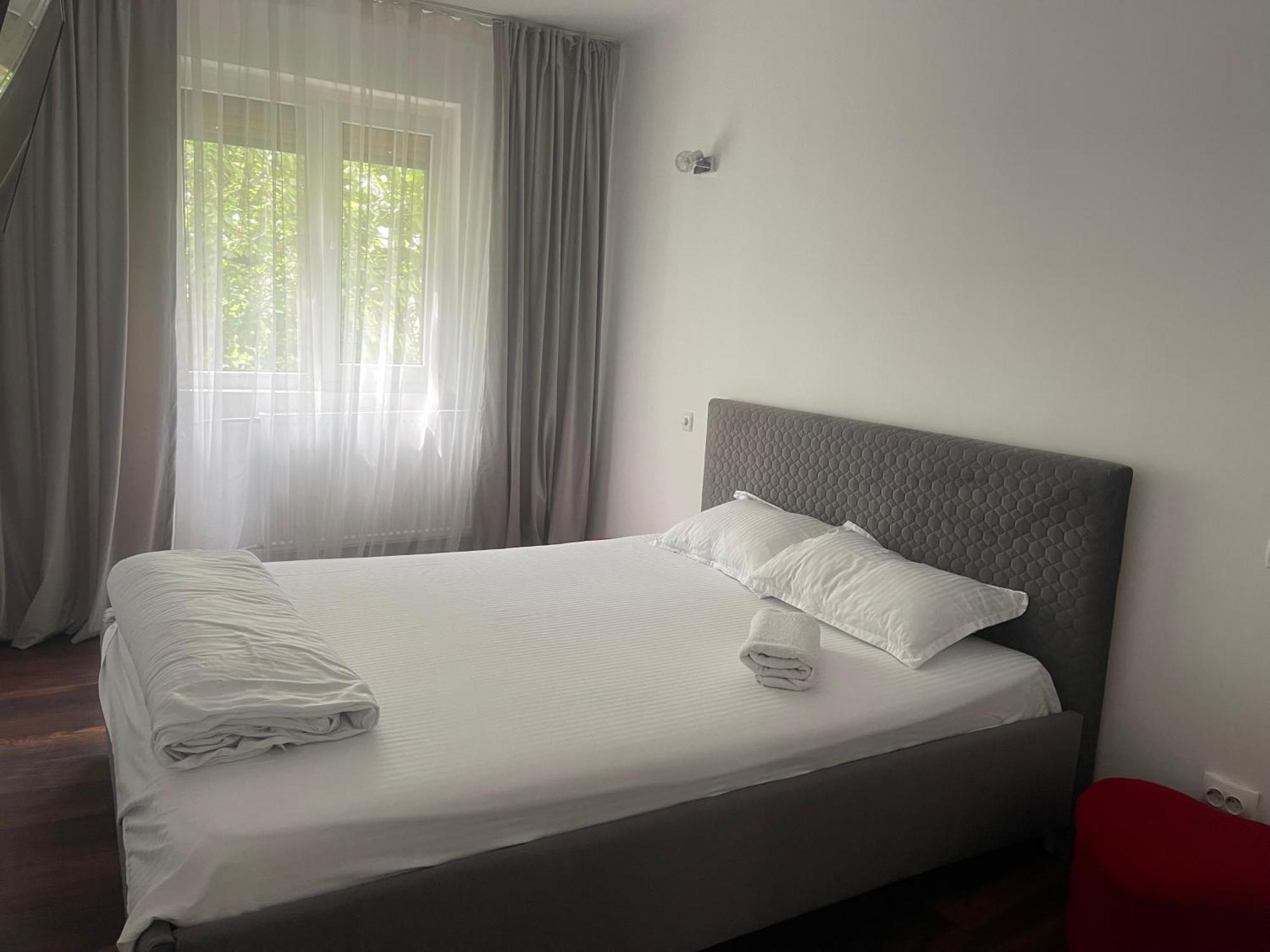 Carlitos Apt Râmnicu Vâlcea Esterno foto